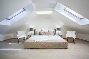l'espace des combles, Chambre à coucher d'un appartement sous les combles aménagés