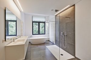 douche salle de bain, prix m2 carrelage, salle de bain luxueuse d'une maison moderne avec douche à l'italienne
