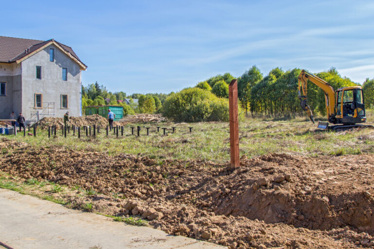 préparation de chantier, début d'un chantier de construction d'une maison individuelle