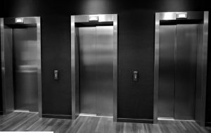 Lire la suite à propos de l’article Disposition et utilisation des ascenseurs