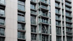 découvrez le fonctionnement d'un ascenseur et ses composants principaux dans cet article informatif.