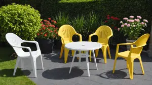 découvrez nos conseils pour redonner une seconde jeunesse à votre salon de jardin en plastique et profitez pleinement de vos moments en extérieur.