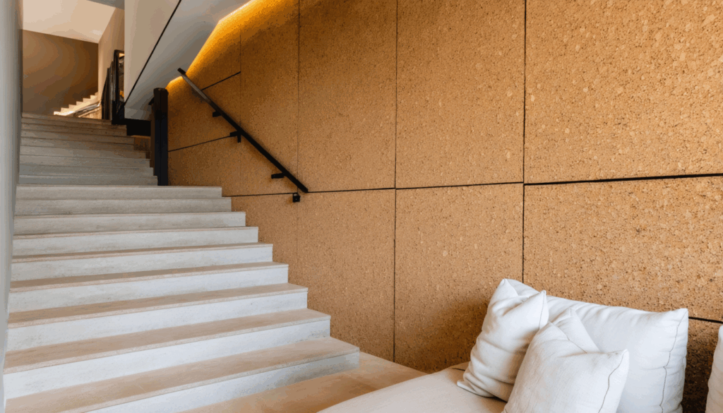 découvrez comment le liège, un isolant thermique révolutionnaire, transforme l'efficacité énergétique de votre maison. écologique et performant, le liège séduit par ses propriétés uniques et son impact positif sur l'environnement.