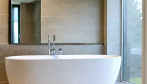 découvrez la transformation spectaculaire de la salle de bain de maripier morin ! dans cet article, plongez dans les détails de cette rénovation à couper le souffle, révélant un intérieur moderne et élégant qui inspire et émerveille. ne manquez pas cette métamorphose impressionnante !