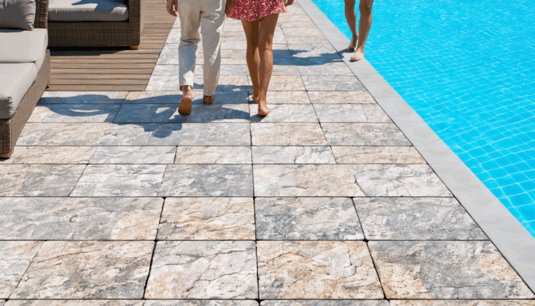 découvrez la moquette de pierre, un revêtement antidérapant idéal pour sécuriser terrasses et abords de piscine, alliant esthétique et sécurité.