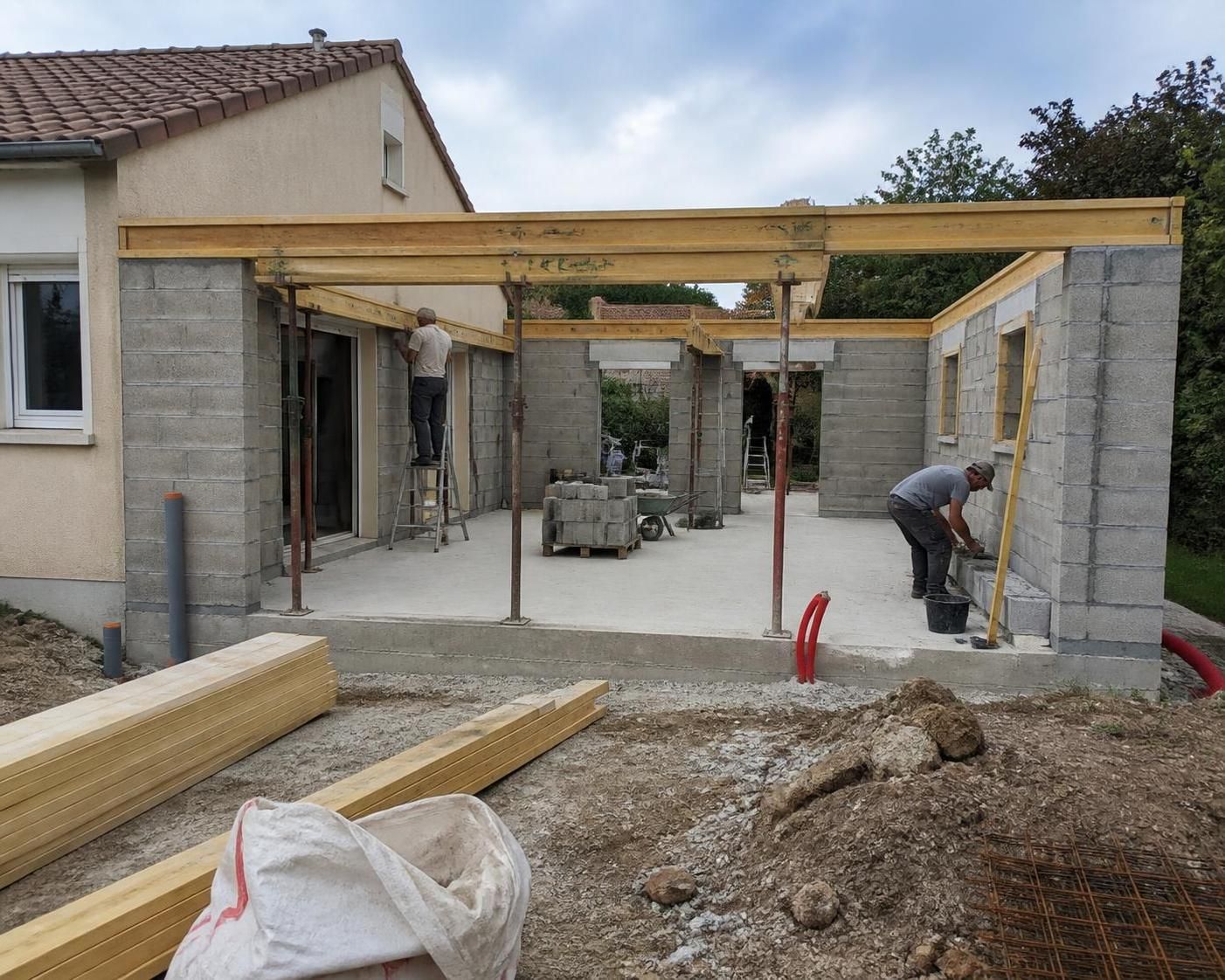 découvrez nos conseils pratiques pour réussir l'extension de votre maison en toute sérénité, du projet à la réalisation, sans stress ni complications.