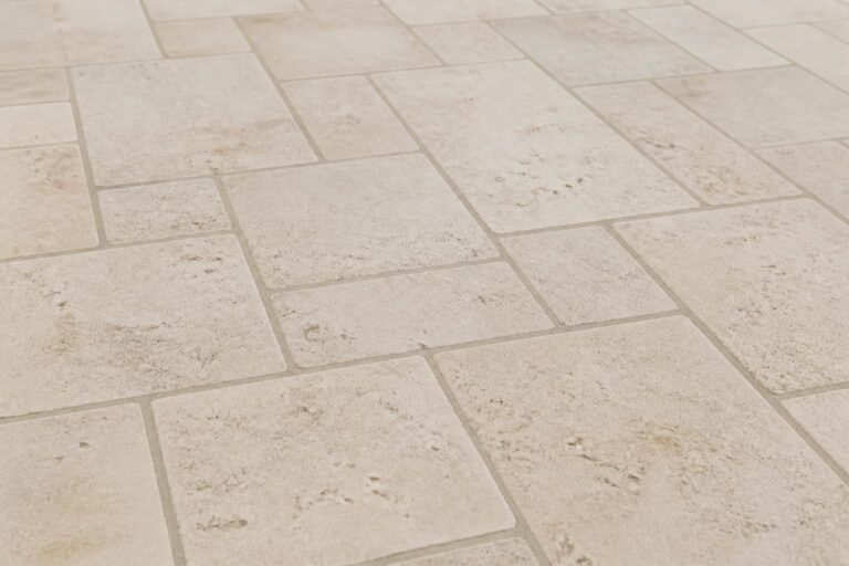 découvrez comment restaurer l'éclat naturel des joints de votre terrasse en pierre et redonnez-leur leur couleur d'origine pour une finition impeccable.